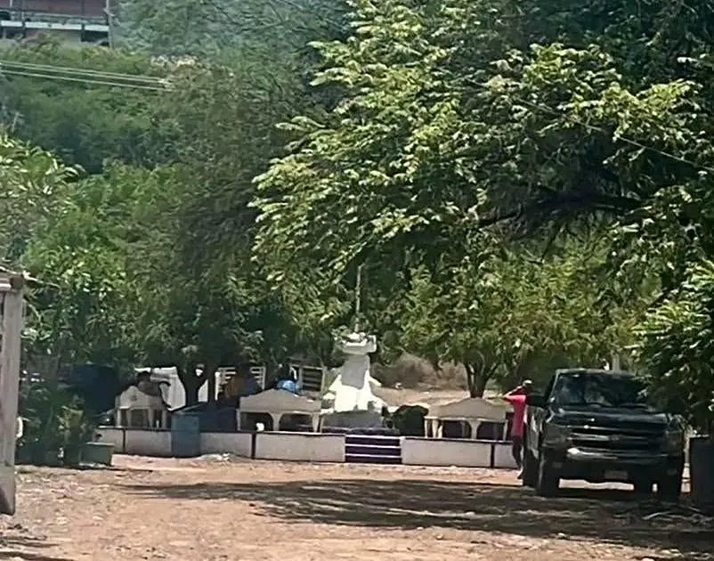 Drones explosivos obligan a pobladores a refugiarse en escuela de Apatzingán