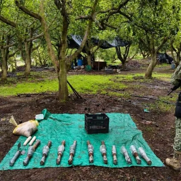 Ejército Mexicano asegura 36 explosivos y destruye narcocampamento en Michoacán