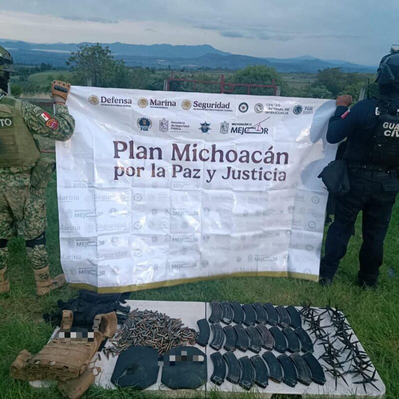 Ejército Mexicano encabeza operativo en Queréndaro; aseguran cargadores, equipo táctico y otros artefactos