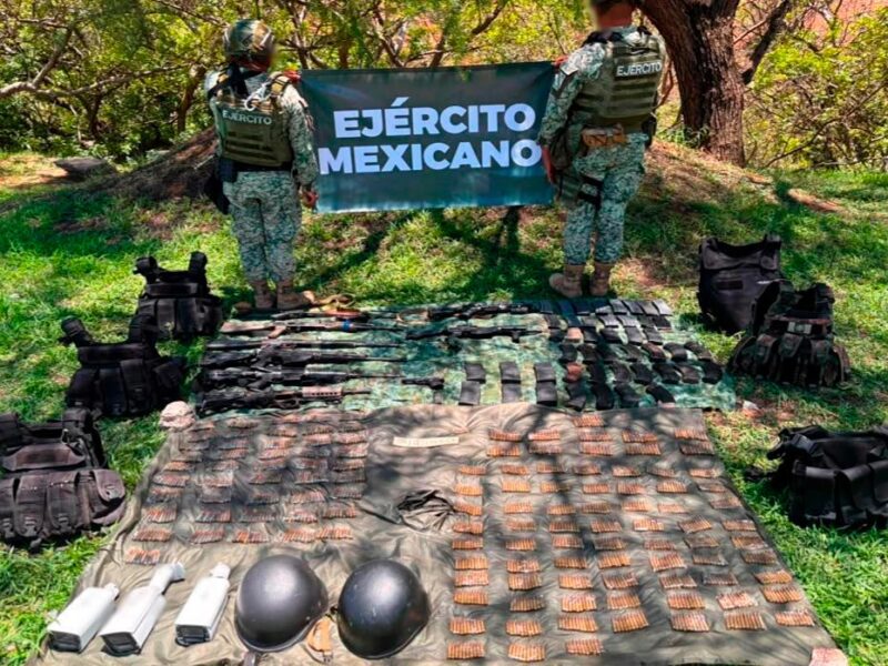 En operativo, Ejército Mexicano asegura armas, equipo táctico y dispositivos de videovigilancia en Michoacán