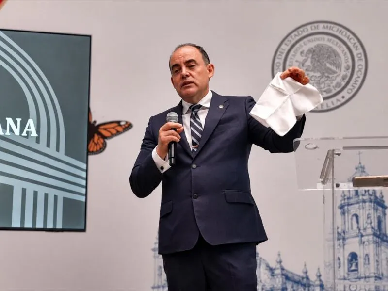 En polémica con Grecia Quiroz, saca Baltazar Gaona pañuelo blanco