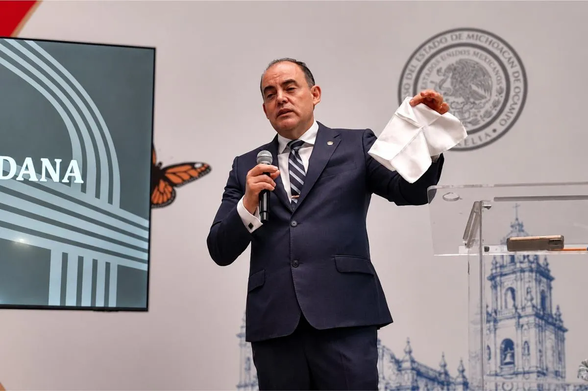 En polémica con Grecia Quiroz, saca Baltazar Gaona pañuelo blanco