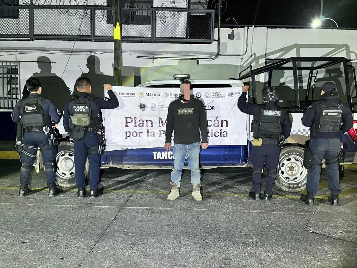 En Tancítaro detienen a un hombre que alteraba el orden público; le fue asegurada un arma de fuego