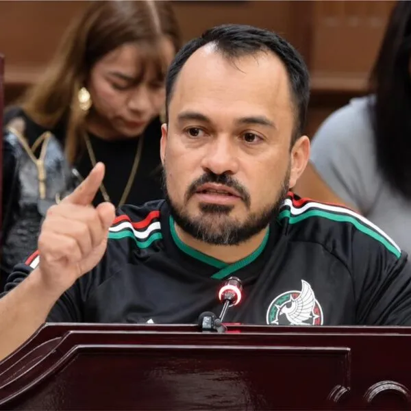 En tendencia Monsiváis-AMLO, acusa Hugo Rangel campaña con discurso homofóbico