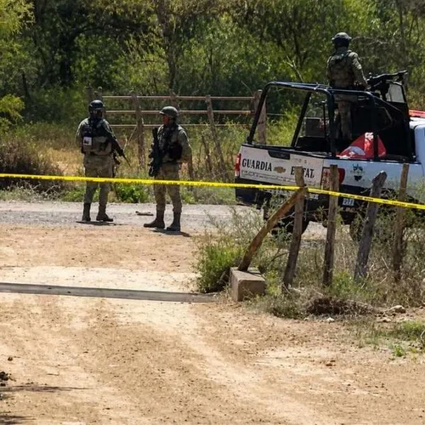 Estalla mina terrestre y lesionada a dos limoneros en Apatzingán