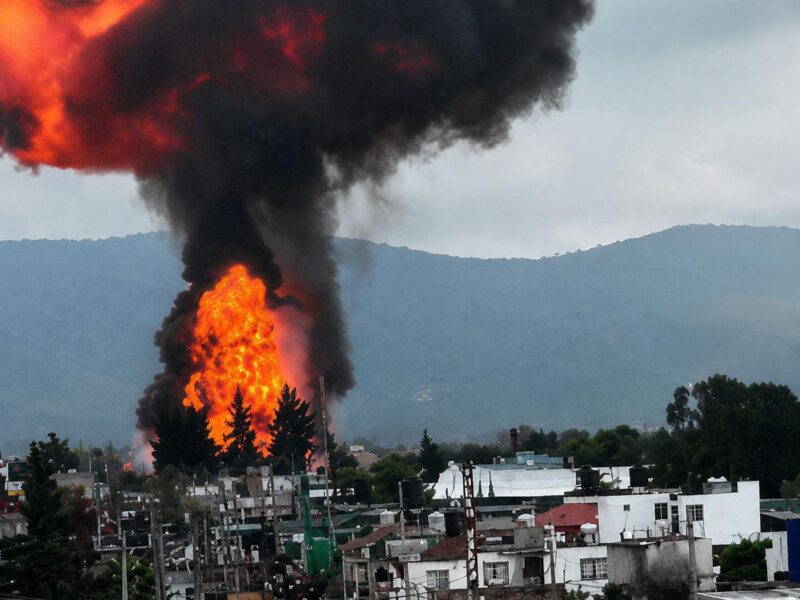 Explota un sitio de almacenamiento de pipas de gas en Puebla cerca de una escuela; no reportan heridos