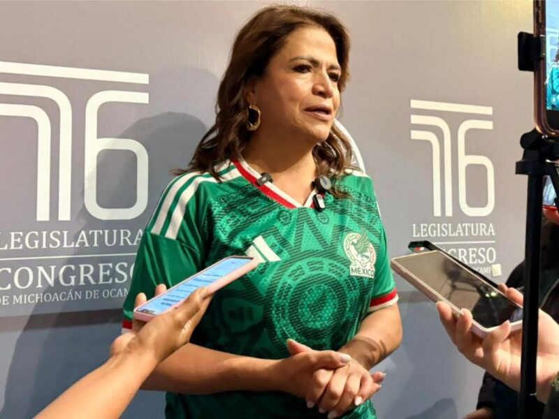 Fabiola Alanís Palacio Legislativo personas armadas