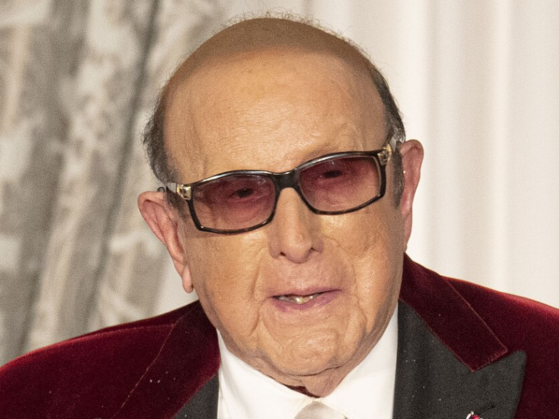 FALLECE! Clive Davis, el legendario productor que impulsó a Whitney Houston, Aretha Franklin y Bruce Springsteen