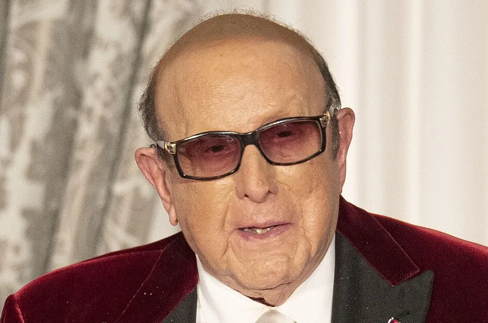 FALLECE! Clive Davis, el legendario productor que impulsó a Whitney Houston, Aretha Franklin y Bruce Springsteen