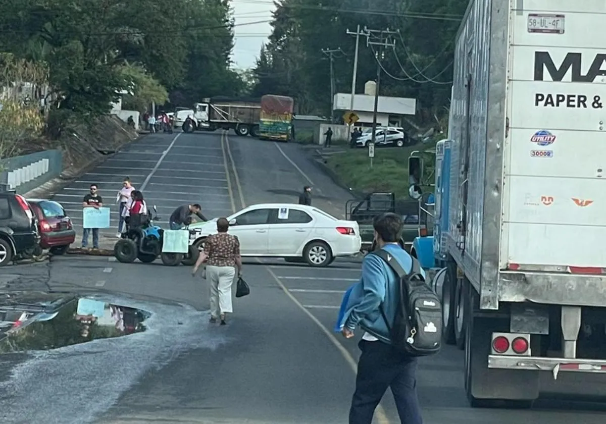 Familiares, amigos y vecinos de joven desaparecida boquean la Jacona-Los Reyes; exigen su aparición con vida