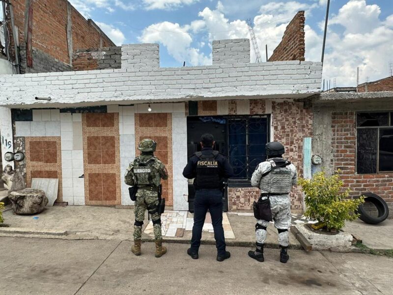 FGE ejecuta tres cateos en Morelia y detiene a tres personas presuntamente relacionadas en delitos contra la salud