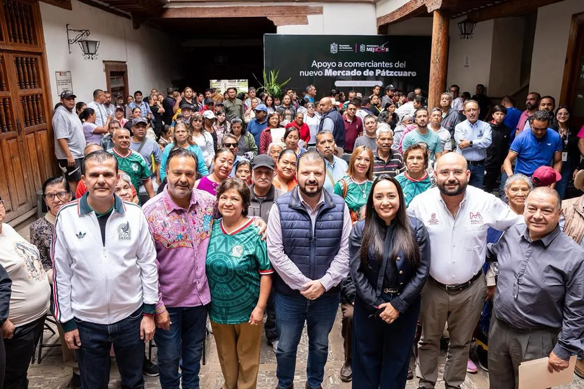 Gobierno Michoacán entrega apoyos por casi 7 mdp a comerciantes del Mercado de Pátzcuaro