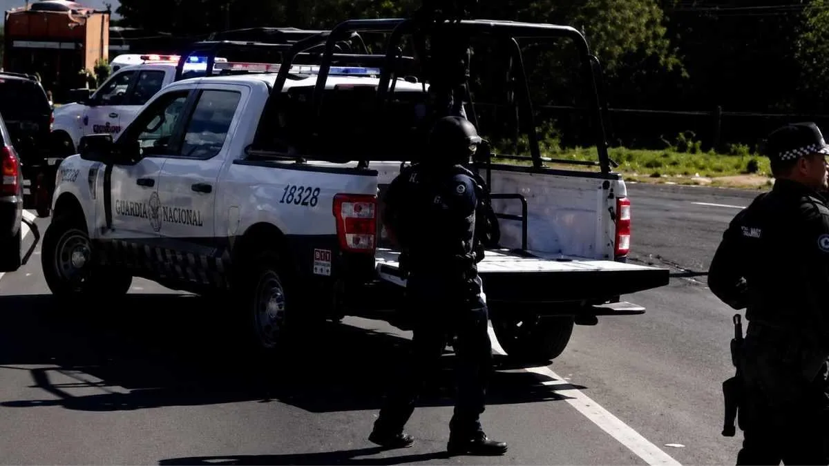 Hallan a dos hombres asesinados y maniatados en carretera de Zinapécuaro