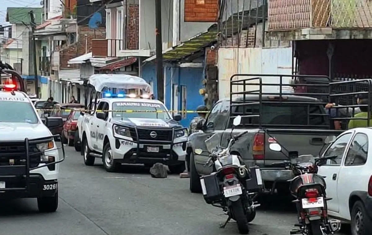 Hombre es asesinado frente a una funeraria en la zona centro de Uruapan