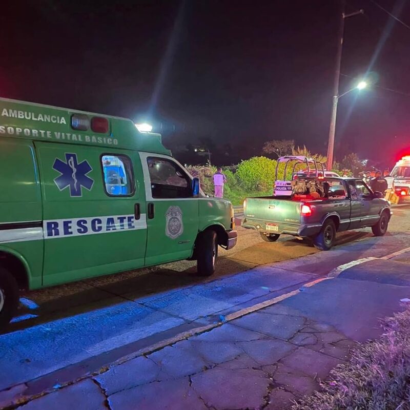 Hombre pierde la vida mientras era trasladado a un hospital; fue atacado a balazos