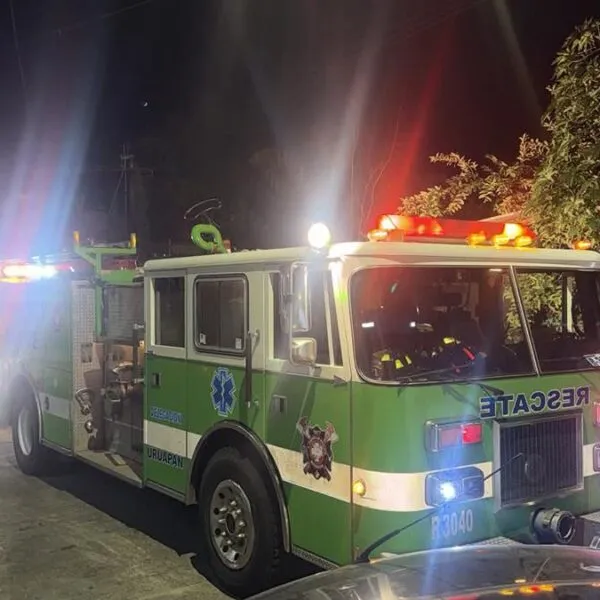 Incendio consume una maderería en Uruapan; se reportan solo daños materiales