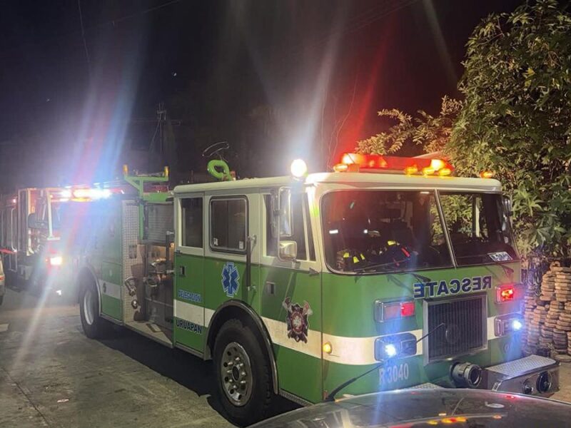 Incendio consume una maderería en Uruapan; se reportan solo daños materiales