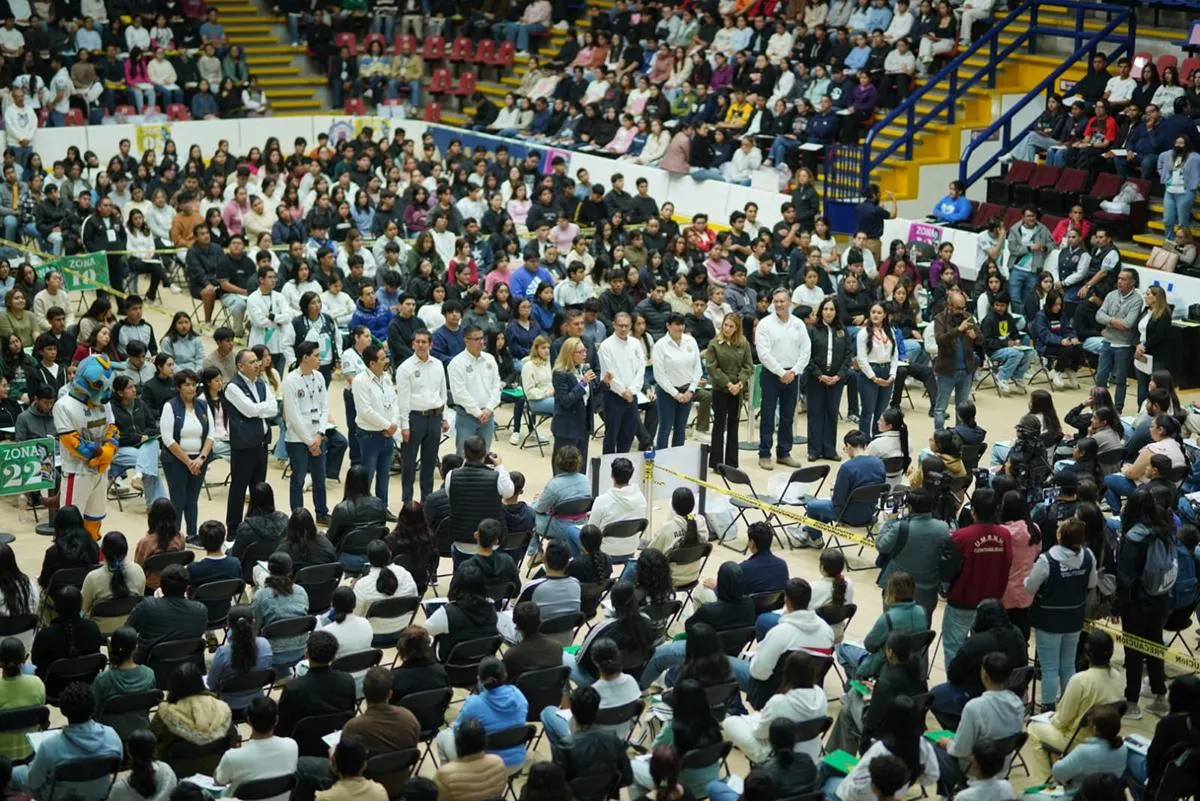 invitó Yarabí Ávila a aspirantes que realizan el examen de admisión a la UMSNH