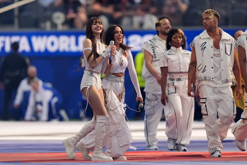 Katy Perry y Lisa de BLACKPINK paralizan el Mundial 2026 con histórico show en Los Ángeles-3