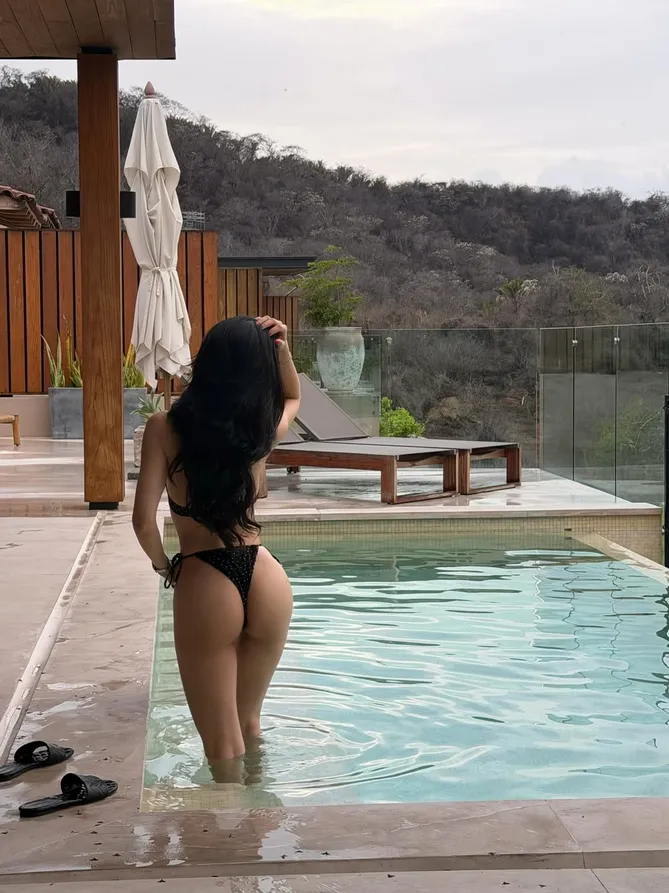 Kenia Os presume su escultural figura en Punta Mita tras cumpleaños de Peso Pluma-1