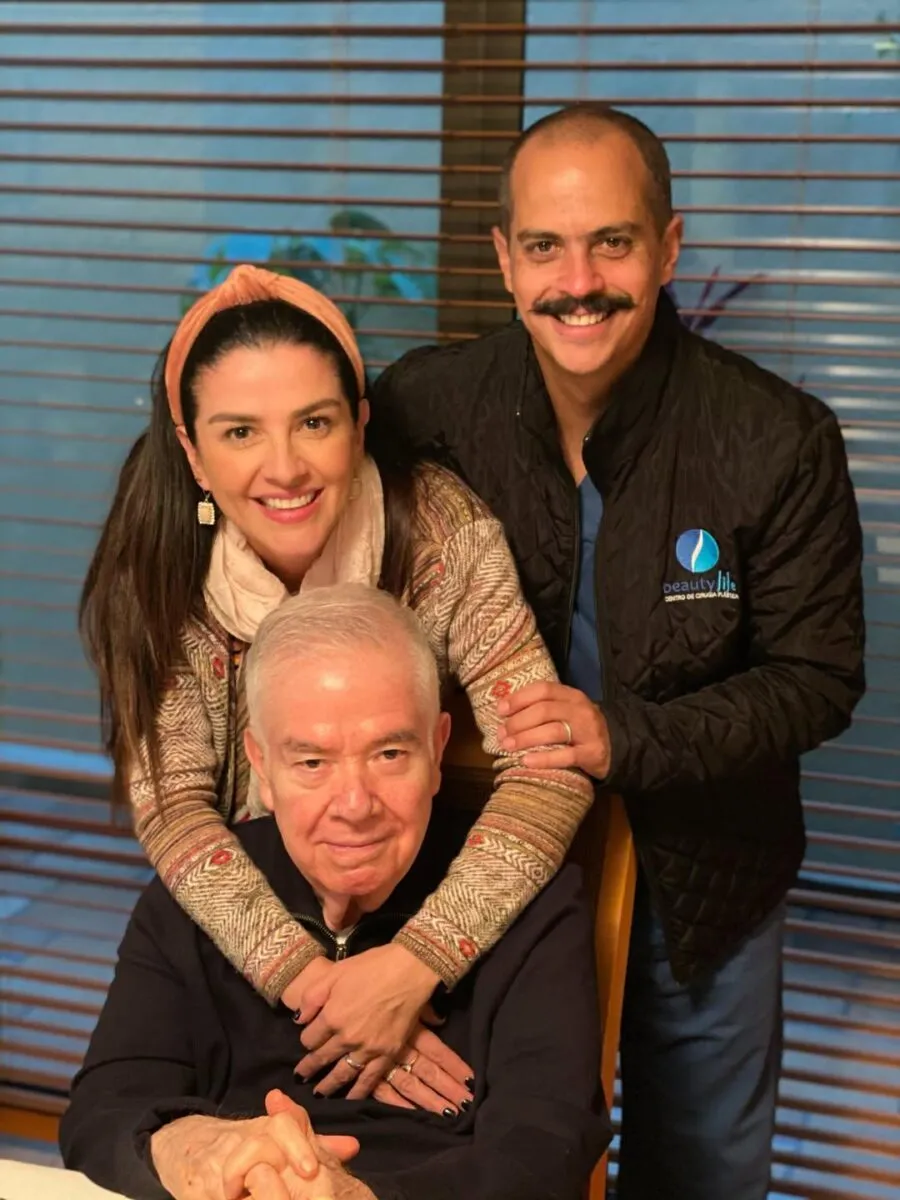 Lidia Ávila de luto: “Hoy mi héroe voló alto”, fallece su padre Mónico Ávila-1