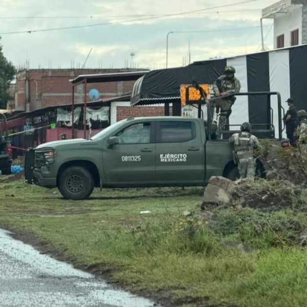 Localizan a hombre sin vida con huellas de violencia en carretera de Quiroga