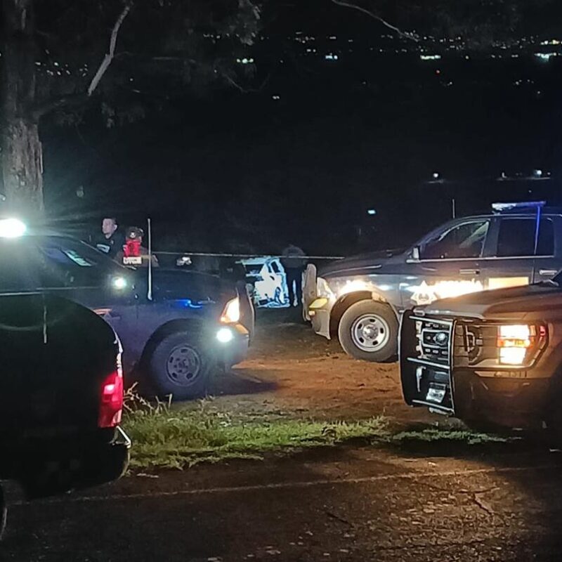 Localizan en Morelia un vehículo calcinado y el cuerpo sin vida de una persona