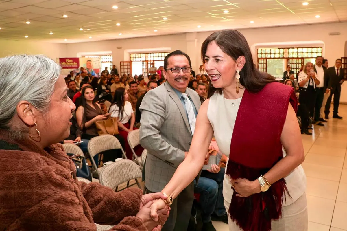 Más de 50 mil docentes fortalecen su labor en las aulas en Michoacán