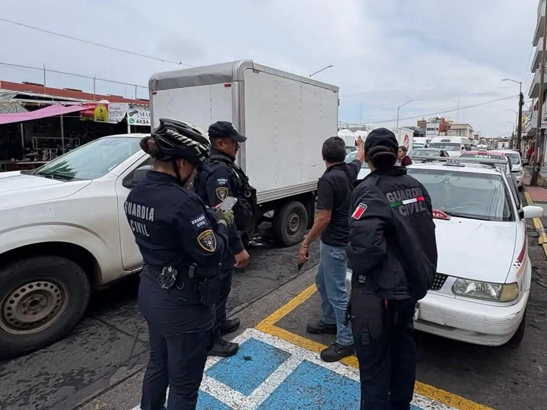 Multitud intenta linchar a un hombre que presuntamente quiso robar una camioneta en Morelia