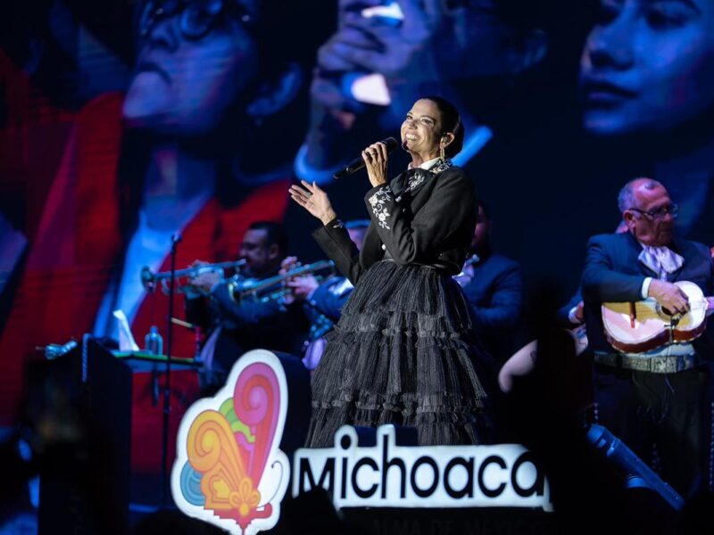 Natalia Jiménez estremece al Palacio del Arte en el cierre de conciertos del Jalo Futbolero