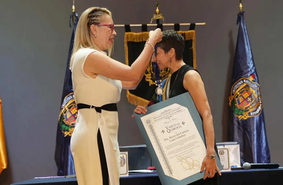 Nicolaitas ejemplares reciben la presea "Vasco de Quiroga" 2026, de manos de la rectora Yarabí Ávila