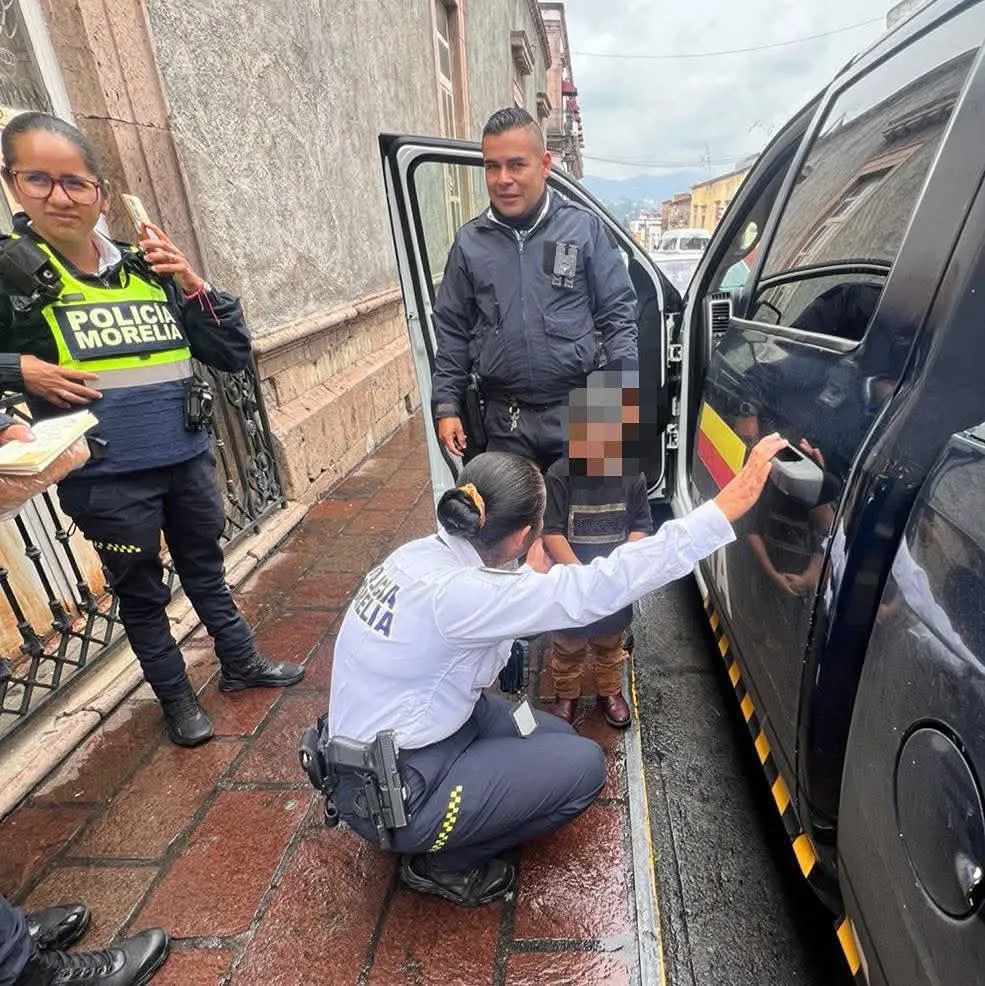 Policía Morelia localiza a menor extraviado y lo reúne con su familia-1