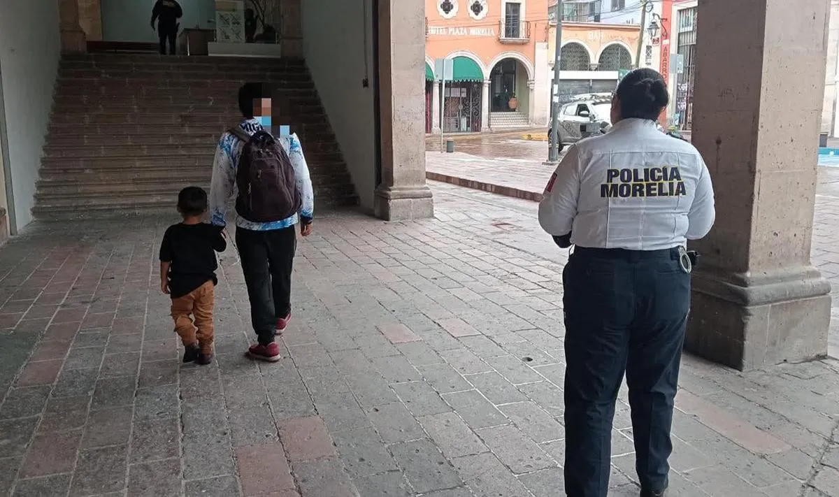 Policía Morelia localiza a menor extraviado y lo reúne con su familia-2