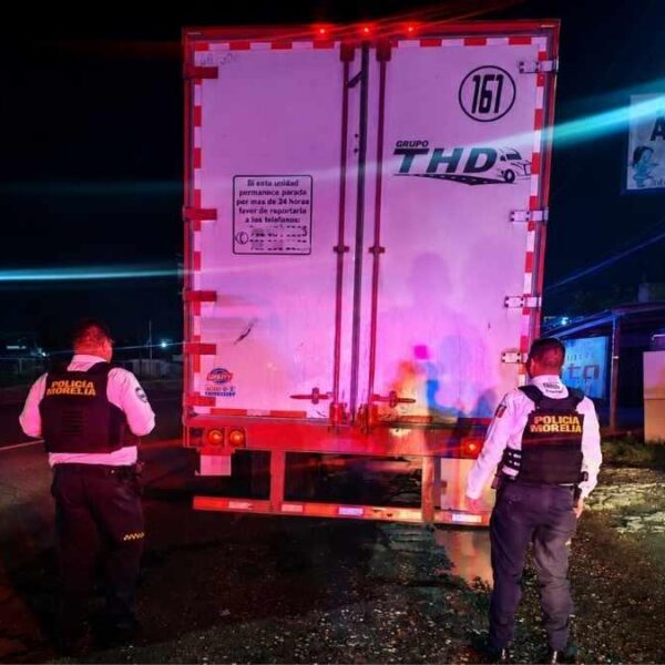Policía Morelia recupera camión robado con violencia y detiene a dos