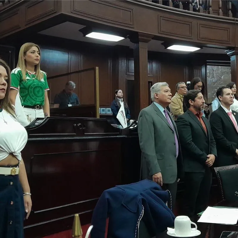 Por víctimas de minas terrestres en Apatzingán, guarda Congreso un minuto de silencio