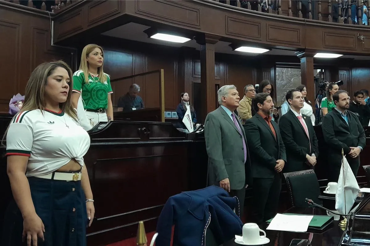 Por víctimas de minas terrestres en Apatzingán, guarda Congreso un minuto de silencio