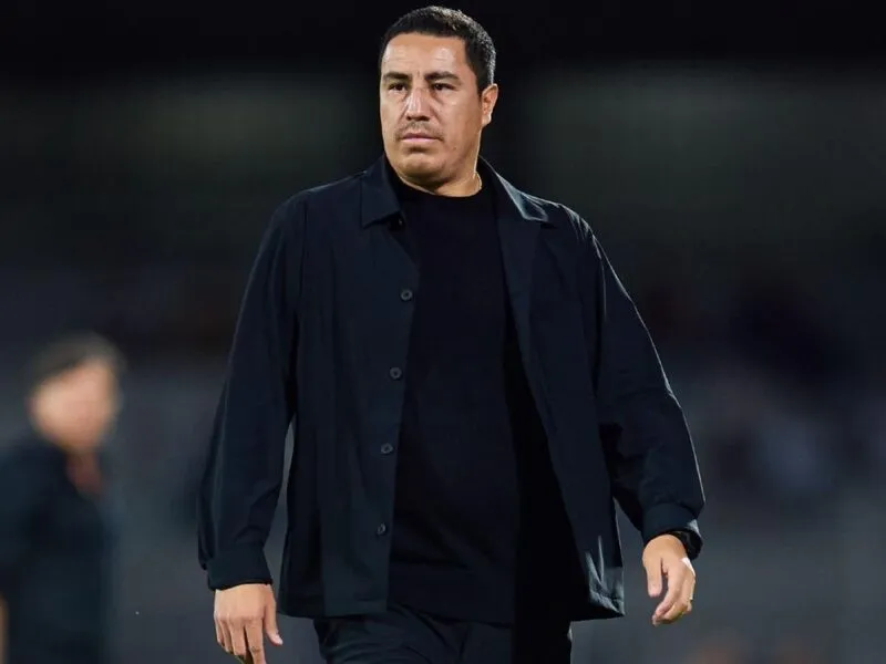 Pumas hace oficial la salida de Efraín Juárez