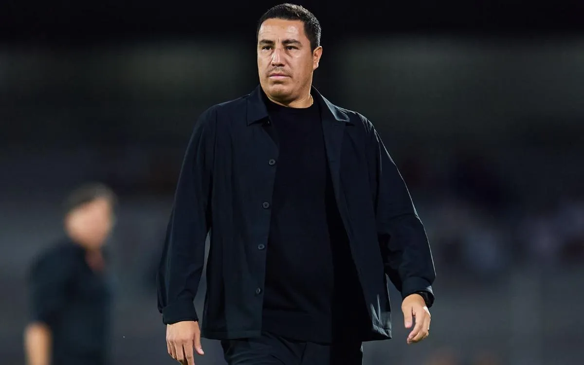 Pumas hace oficial la salida de Efraín Juárez