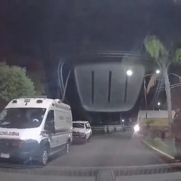 Queman un camión torton en Queréndaro tras enfrentamiento entre presuntos grupos del CO