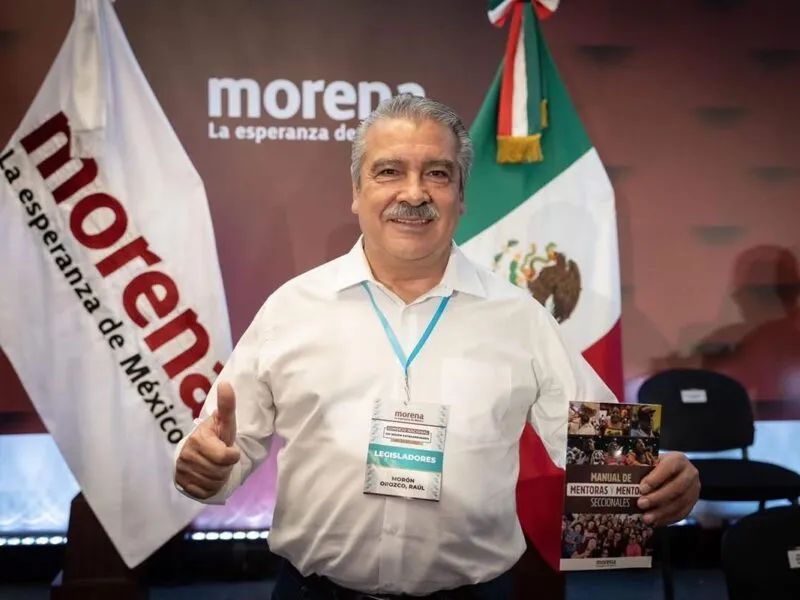 Morón muestra congruencia y solicita licencia indefinida a su cargo como senador