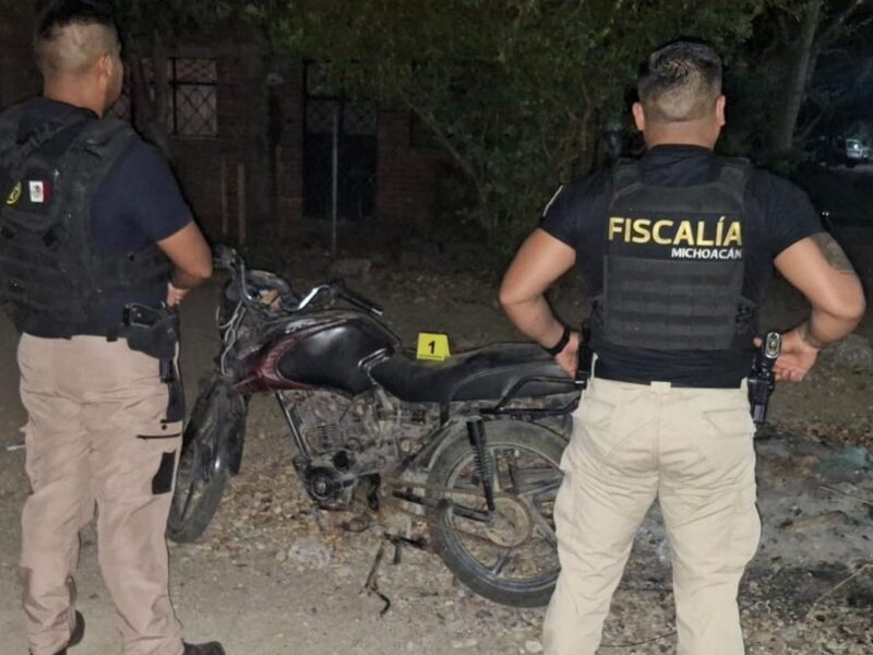 Recupera FGE motocicleta con reporte de robo durante cateo en Lázaro Cárdenas