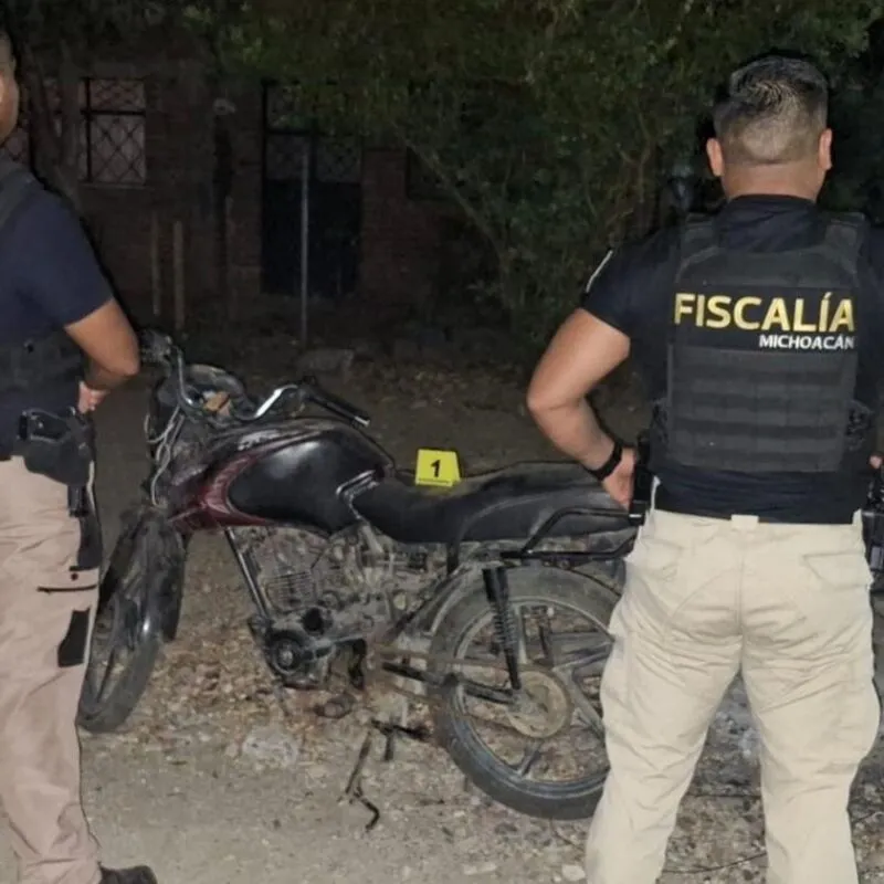 Recupera FGE motocicleta con reporte de robo durante cateo en Lázaro Cárdenas