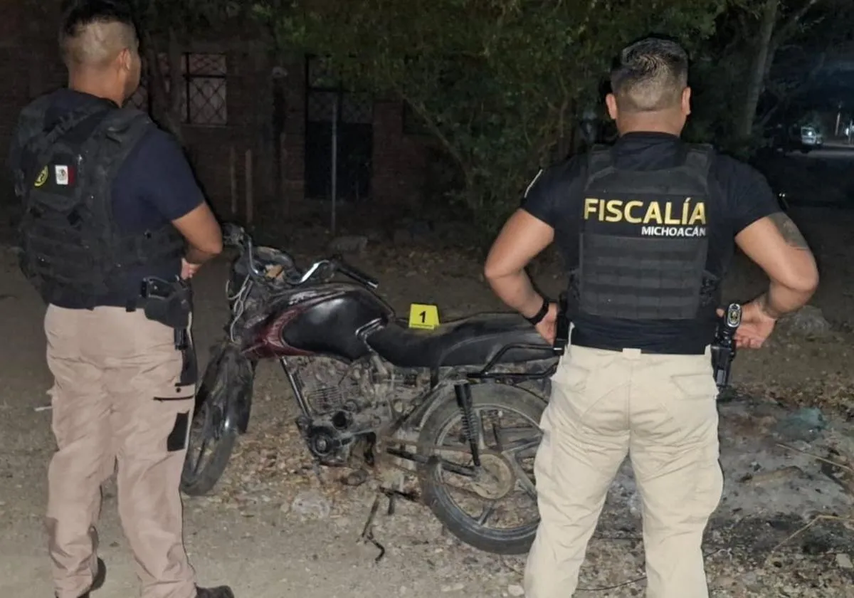 Recupera FGE motocicleta con reporte de robo durante cateo en Lázaro Cárdenas