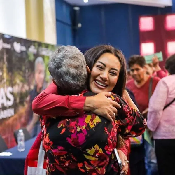 Reencuentra Zacapu a familias migrantes con entrega de visas y Tarjetas Orgullo Migrante: Mónica Valdez Pulido