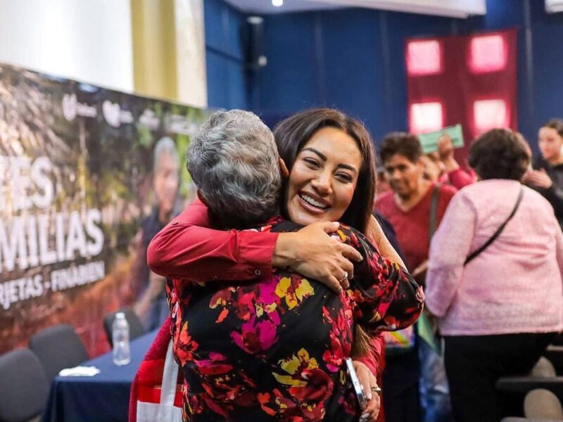 Reencuentra Zacapu a familias migrantes con entrega de visas y Tarjetas Orgullo Migrante: Mónica Valdez Pulido-2