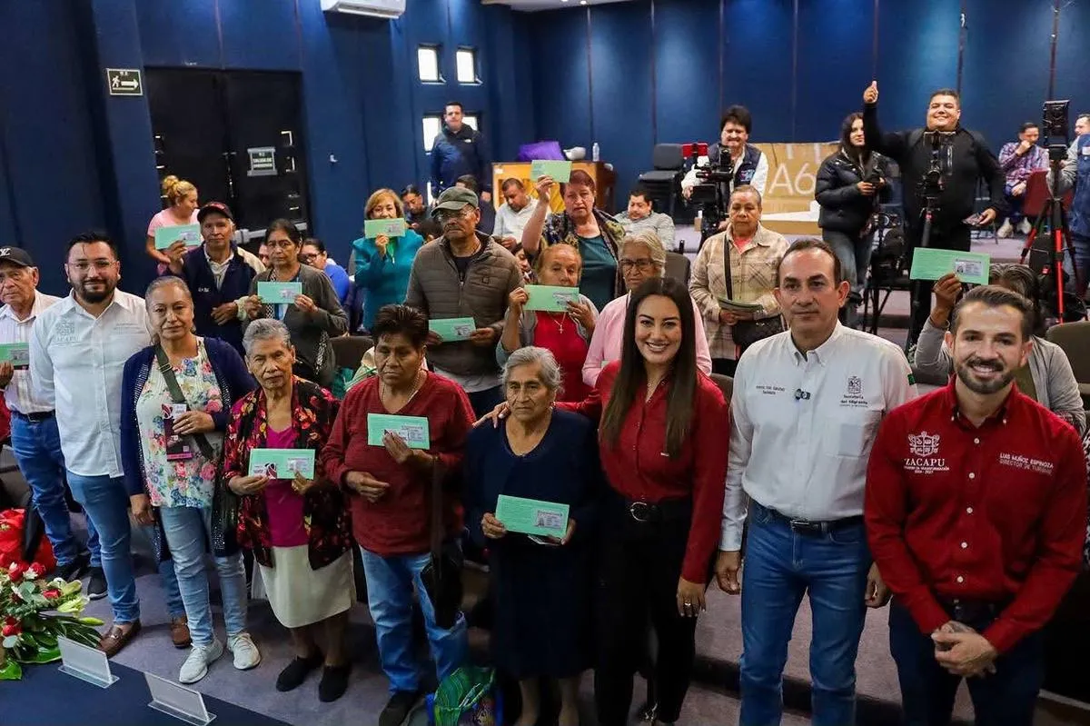 Reencuentra Zacapu a familias migrantes con entrega de visas y Tarjetas Orgullo Migrante: Mónica Valdez Pulido