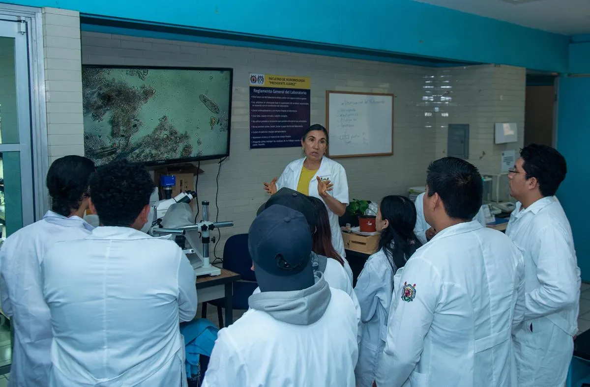Resaltan estudiantes, apoyo a la ciencia y la investigación en UMSNH