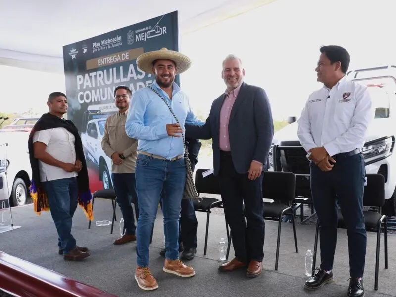 Refuerza Bedolla seguridad en comunidades indígenas con entrega de patrullas