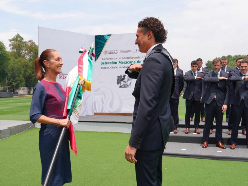 Sheinbaum elogia a Memo Ochoa y deja en manos de Aguirre su rol en el Mundial: “Se merecía ese homenaje”