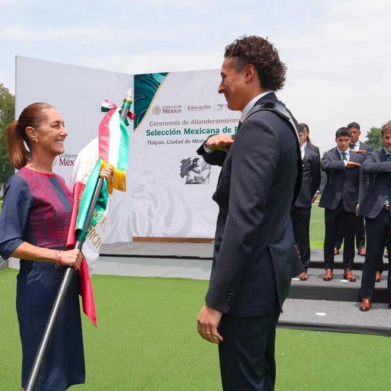 Sheinbaum elogia a Ochoa y deja su futuro en manos de Javier Aguirre